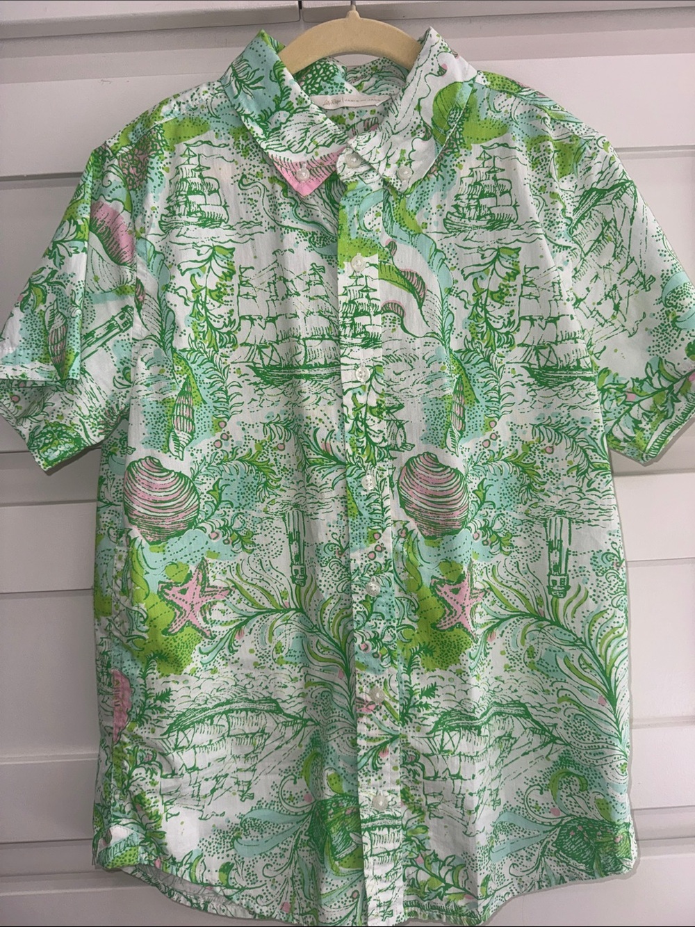 Boys Youth Medium (10) Lilly Pulitzer button up

Worn once with swimsuit